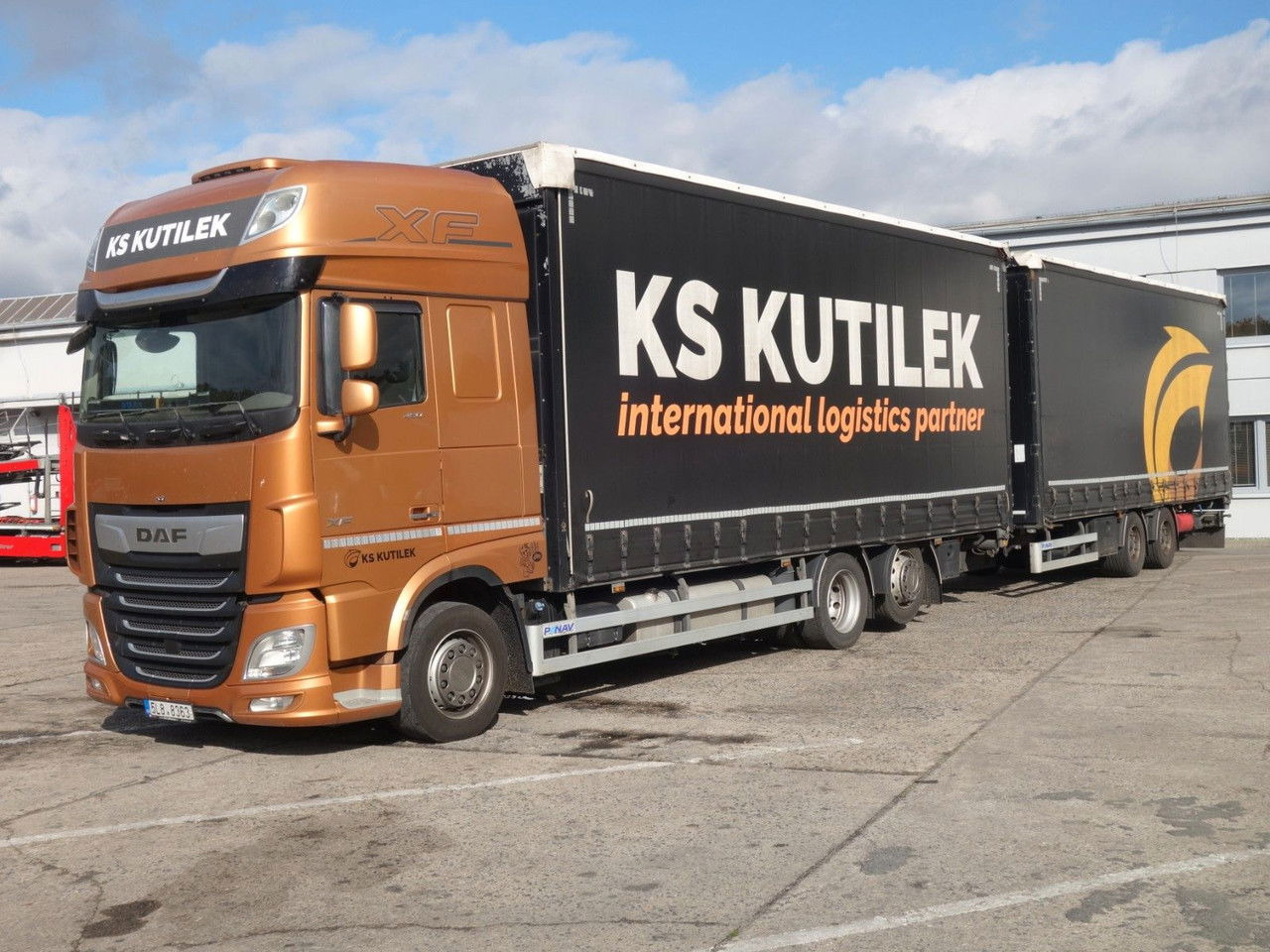 DAF XF 480 SSC, 120 cbm, Durchfahren - Curtainsider truck: picture 1 DAF XF 480 SSC, 120 cbm, Durchfahren - Curtainsider truck: picture 1