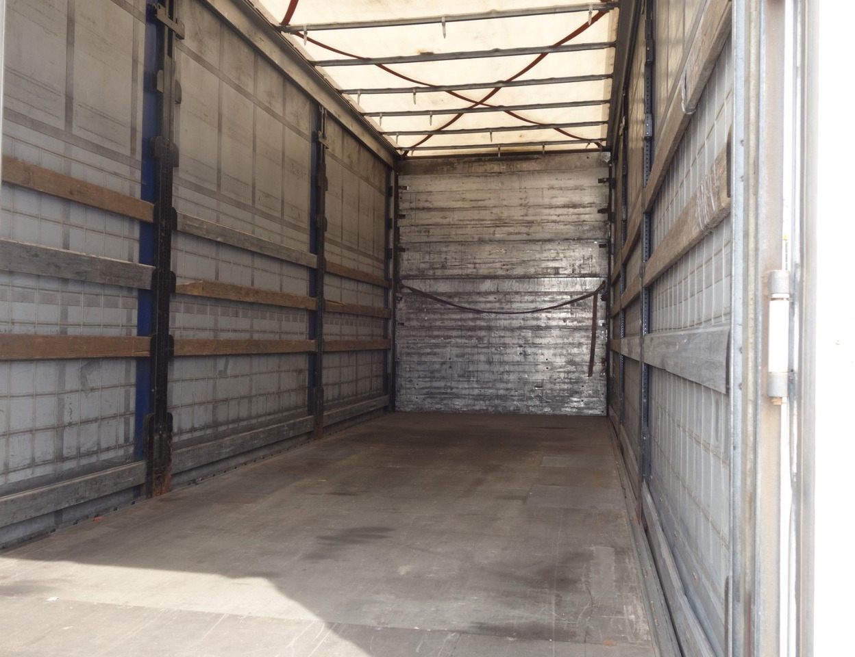 Renault T520 6x2 + trailer, 120m3, 2x Liftachse - Curtainsider truck: picture 5 Renault T520 6x2 + trailer, 120m3, 2x Liftachse - Curtainsider truck: picture 5