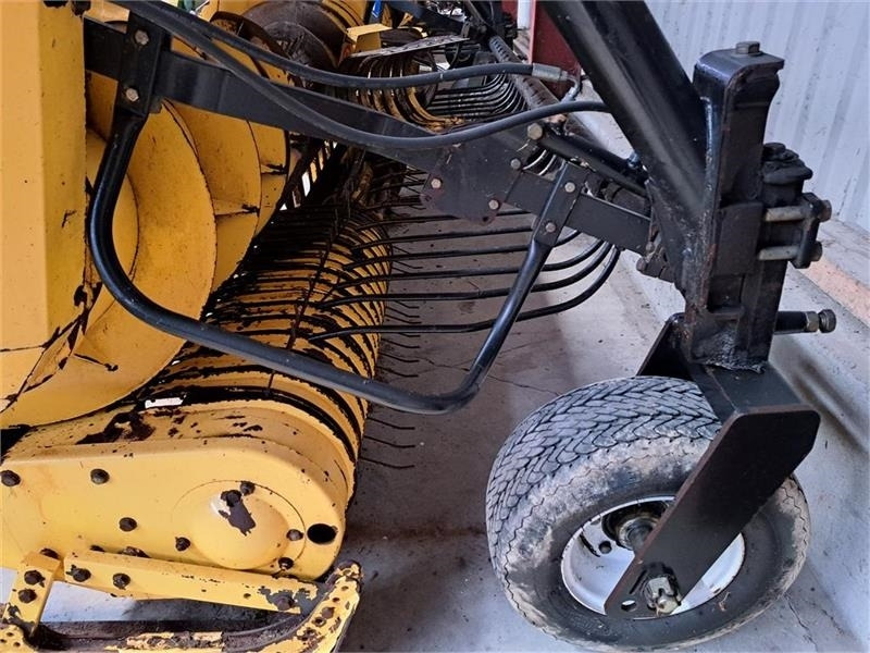 New Holland 355 W Græspick-up - Forage harvester attachment: picture 3 New Holland 355 W Græspick-up - Forage harvester attachment: picture 3