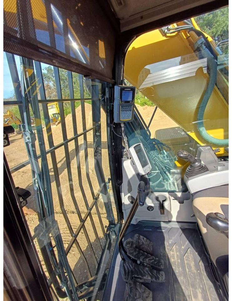 Crawler excavator CAT 326FLN: picture 12