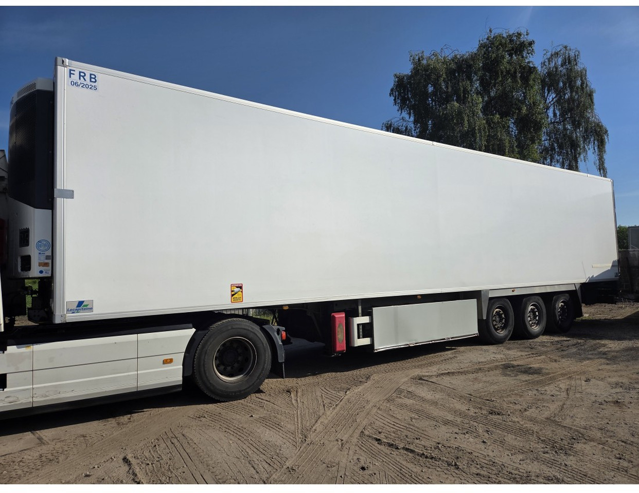 FRUHEAUF FST4 REFRIGERATED SEMITRAILER 3 AXLE MEAT RAILS THERMOKING SLX E 300 30 - Other machinery: picture 1 FRUHEAUF FST4 REFRIGERATED SEMITRAILER 3 AXLE MEAT RAILS THERMOKING SLX E 300 30 - Other machinery: picture 1