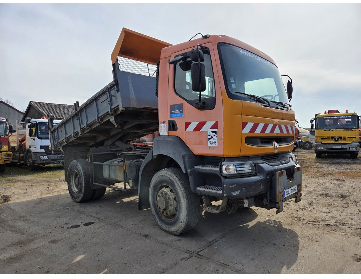 Renault Kerax 340 4x4 Tipper Manual Gearbox Mechanical pump Pompe Mecanique - Tipper: picture 4 Renault Kerax 340 4x4 Tipper Manual Gearbox Mechanical pump Pompe Mecanique - Tipper: picture 4