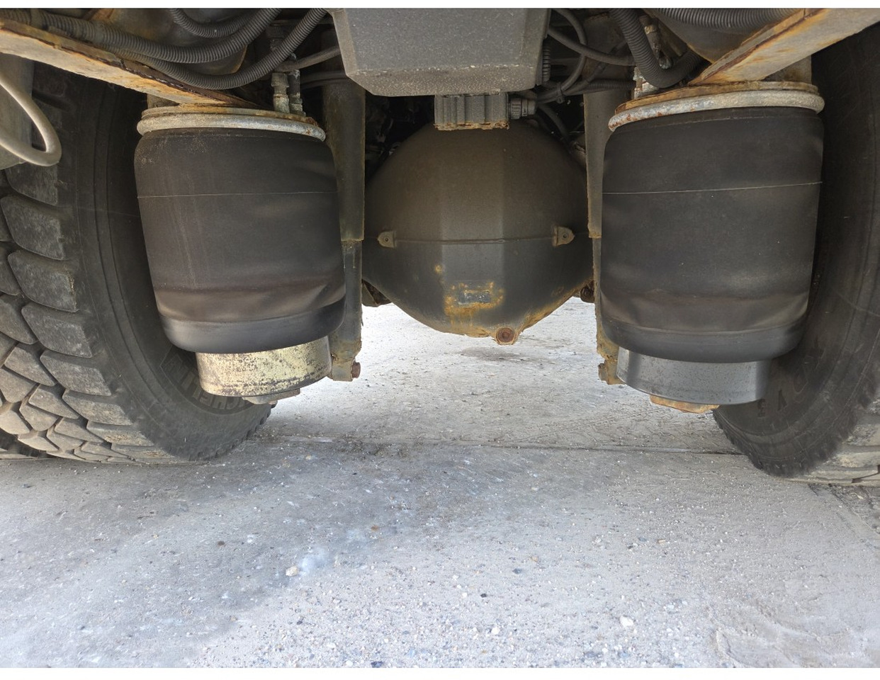 Tipper Renault Premium 300 4x2 Tipper Gritter Manual Gearbox Mechanical pump Pomp: picture 8 Tipper Renault Premium 300 4x2 Tipper Gritter Manual Gearbox Mechanical pump Pomp: picture 8