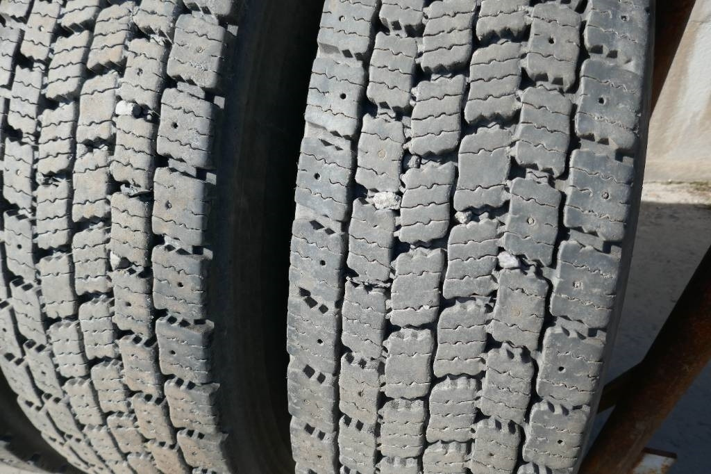 Bridgestone 315/80 R22,5 - Tire for Truck: picture 2 Bridgestone 315/80 R22,5 - Tire for Truck: picture 2