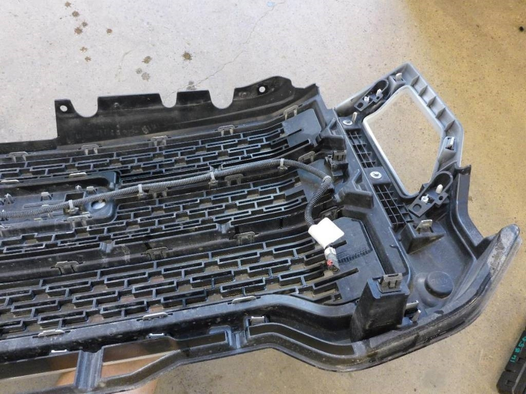 GMC Denali 2021 Grill - Cab for Truck: picture 3 GMC Denali 2021 Grill - Cab for Truck: picture 3