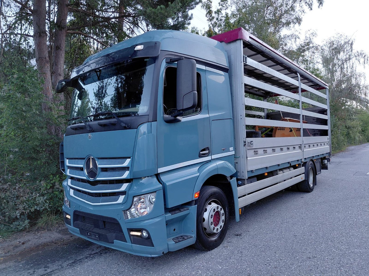 Mercedes-Benz Actros 1836 4x2, E6, Ladebordwand, Fahrschule - Curtainsider truck: picture 1 Mercedes-Benz Actros 1836 4x2, E6, Ladebordwand, Fahrschule - Curtainsider truck: picture 1