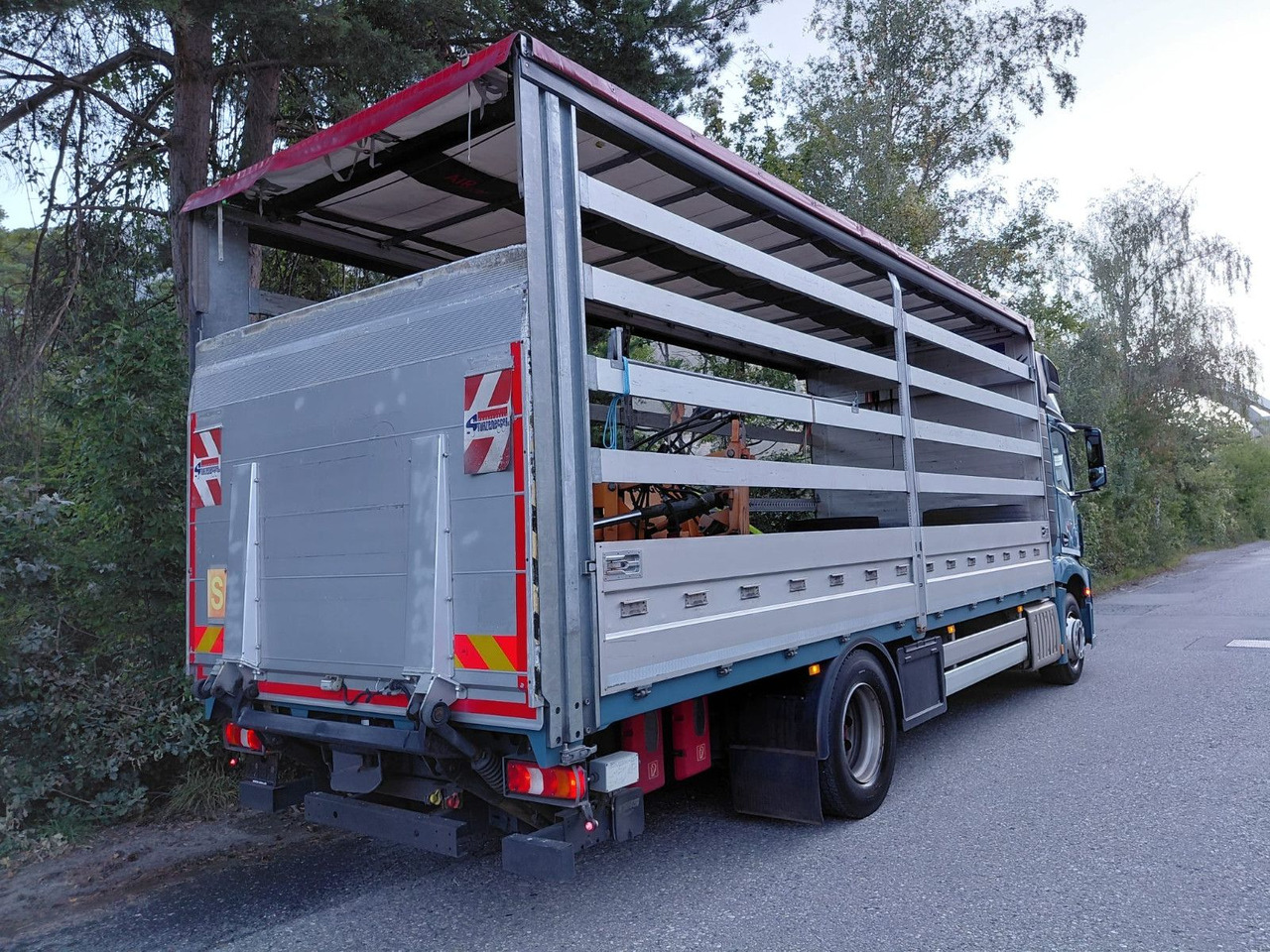 Mercedes-Benz Actros 1836 4x2, E6, Ladebordwand, Fahrschule - Curtainsider truck: picture 4 Mercedes-Benz Actros 1836 4x2, E6, Ladebordwand, Fahrschule - Curtainsider truck: picture 4