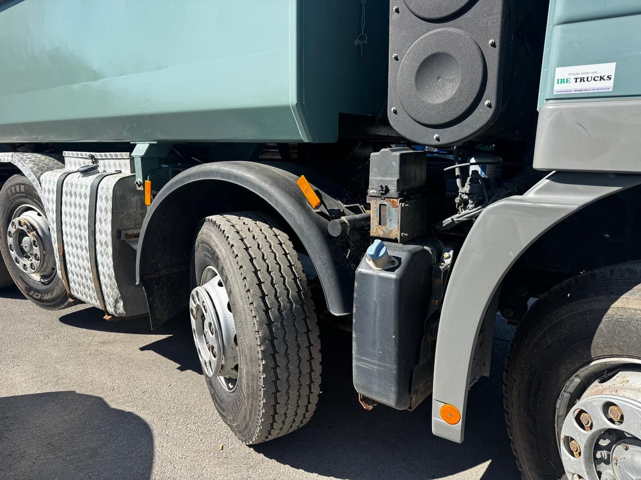Tipper Mercedes-Benz Actros 4446 10x4, E5, MP2, EPS, Retarder: picture 10