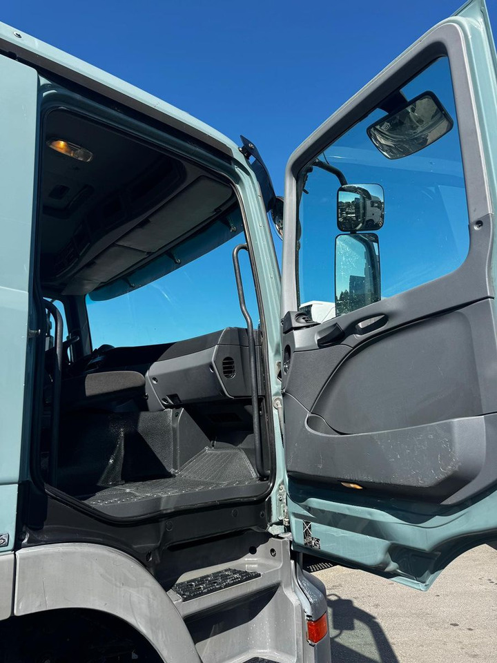 Tipper Mercedes-Benz Actros 4446 10x4, E5, MP2, EPS, Retarder: picture 15