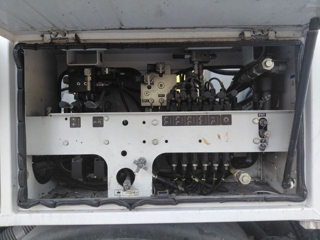 Concrete pump truck Mercedes-Benz Arocs 3243 8x4, E6, Schwing 24m, Stetter 7m3: picture 13 Concrete pump truck Mercedes-Benz Arocs 3243 8x4, E6, Schwing 24m, Stetter 7m3: picture 13