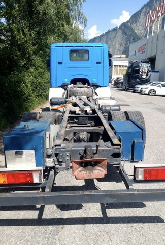 Scania R124LB 420 4x2, Euro 3 - Cab chassis truck: picture 5 Scania R124LB 420 4x2, Euro 3 - Cab chassis truck: picture 5