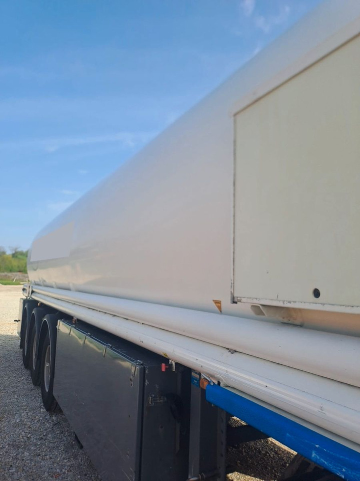 Schrader ADR, Treibstoff Diesel/Benzin, 4 Kammern, Sening Schrader ADR, Treibstoff Diesel/Benzin, 4 Kammern, Sening - Tank semi-trailer: picture 5 Schrader ADR, Treibstoff Diesel/Benzin, 4 Kammern, Sening Schrader ADR, Treibstoff Diesel/Benzin, 4 Kammern, Sening - Tank semi-trailer: picture 5