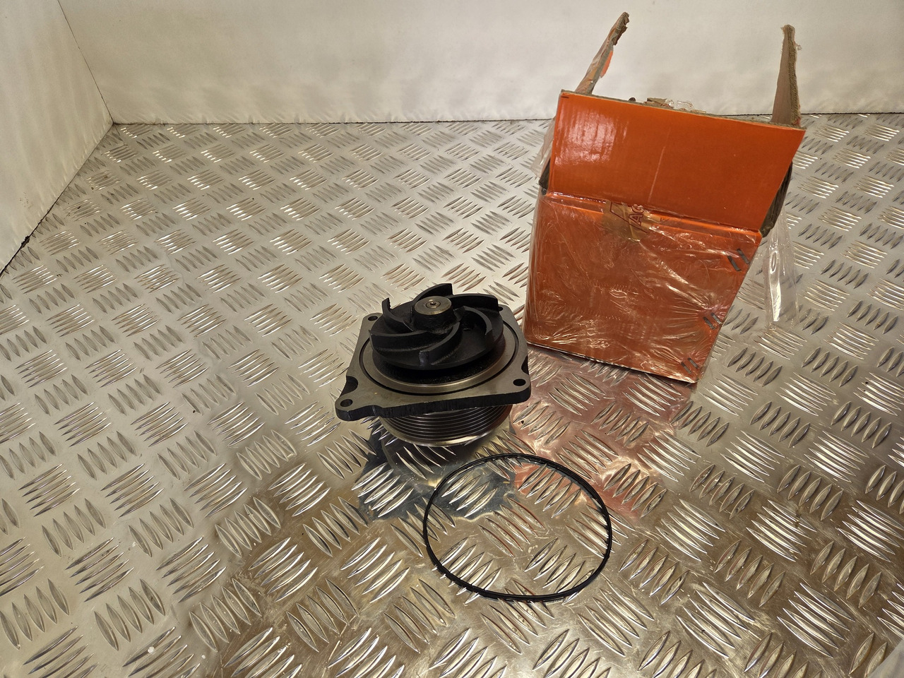 Water Pump 320/A4904 AFTERMARKET 320/04542 320/B4744 - Engine and parts for Construction machinery: picture 1 Water Pump 320/A4904 AFTERMARKET 320/04542 320/B4744 - Engine and parts for Construction machinery: picture 1