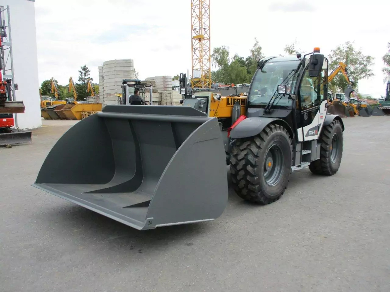 2024 Liebherr T 32-7s - Telescopic handler: picture 1 2024 Liebherr T 32-7s - Telescopic handler: picture 1
