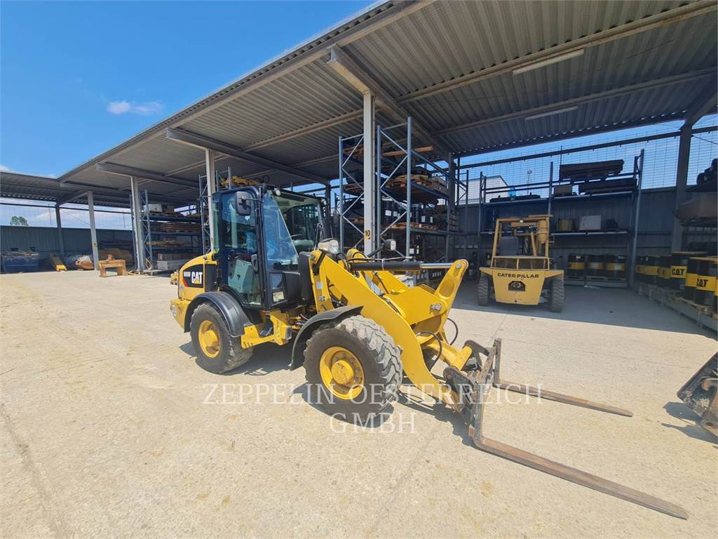 CAT 906M - Wheel loader: picture 3 CAT 906M - Wheel loader: picture 3