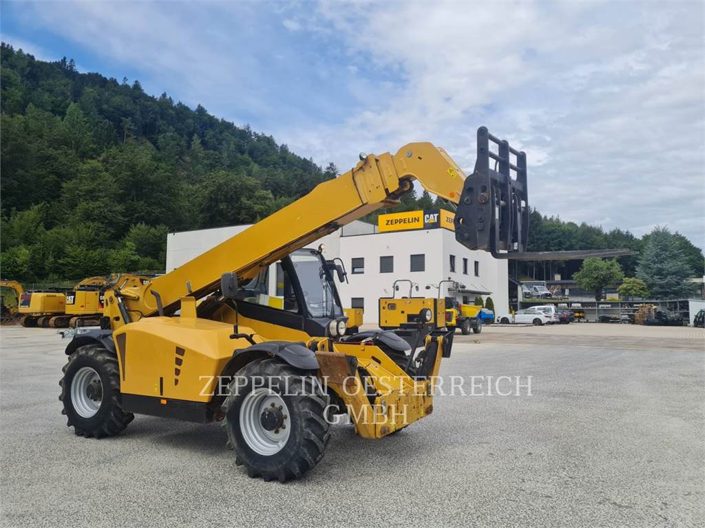 CAT TH414 - Telescopic handler: picture 2 CAT TH414 - Telescopic handler: picture 2