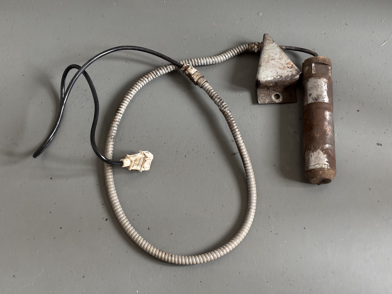 Bosch Rexroth 40KN Oryginalny sworzeń pomiarowy / czujnik siły wtyczka 3 piny R917000159 - Sensor for Agricultural machinery: picture 1 Bosch Rexroth 40KN Oryginalny sworzeń pomiarowy / czujnik siły wtyczka 3 piny R917000159 - Sensor for Agricultural machinery: picture 1