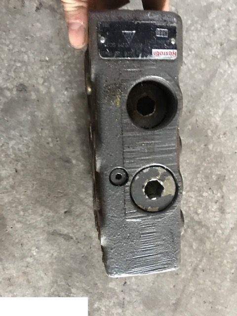 Claas Axion - Blok Zaworowy REXROTH - Hydraulic valve for Agricultural machinery: picture 3 Claas Axion - Blok Zaworowy REXROTH - Hydraulic valve for Agricultural machinery: picture 3