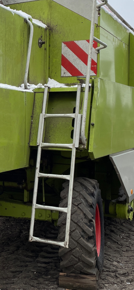 Claas Dominator - wejście tylne - poręcz prawa 0006489040 - Footstep for Agricultural machinery: picture 1 Claas Dominator - wejście tylne - poręcz prawa 0006489040 - Footstep for Agricultural machinery: picture 1
