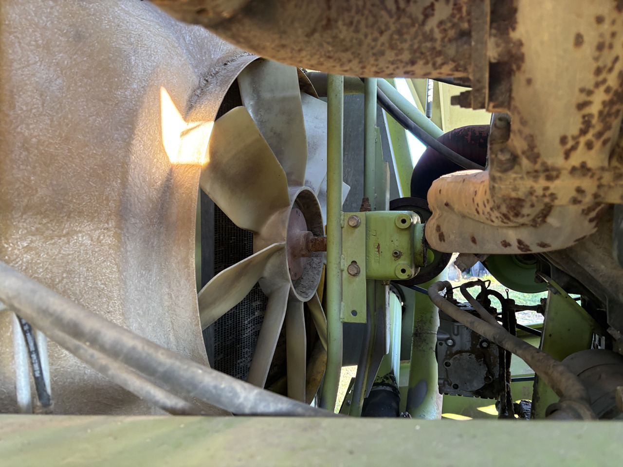 Claas Jaguar 820 840 860 Sprężarka Klimatyzacji 00 0625 999 1 0006259991 - A/C compressor for Agricultural machinery: picture 3 Claas Jaguar 820 840 860 Sprężarka Klimatyzacji 00 0625 999 1 0006259991 - A/C compressor for Agricultural machinery: picture 3