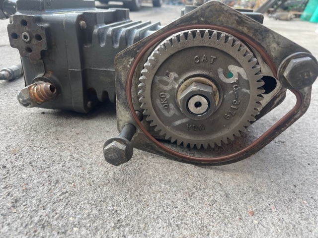 Claas Xerion - Spręźarka Powietrz - Kompresor CAT C9 - Air brake compressor for Farm tractor: picture 3 Claas Xerion - Spręźarka Powietrz - Kompresor CAT C9 - Air brake compressor for Farm tractor: picture 3