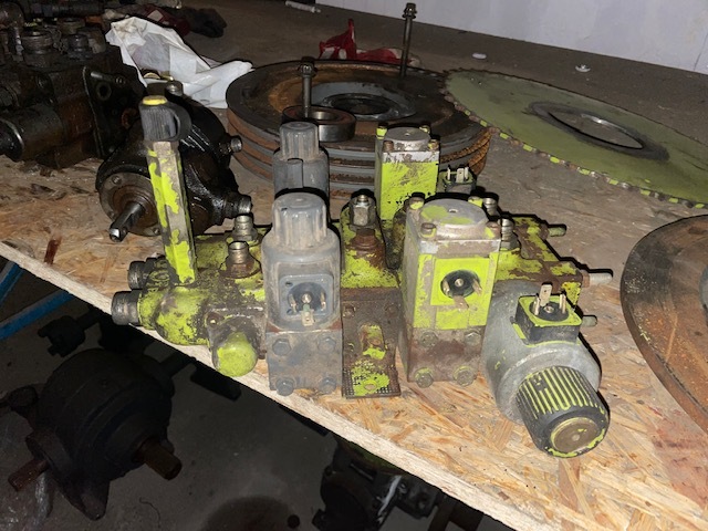 Claas mega dominator rozdzielacz hydrauliczny sekcja - Hydraulic valve for Agricultural machinery: picture 1 Claas mega dominator rozdzielacz hydrauliczny sekcja - Hydraulic valve for Agricultural machinery: picture 1