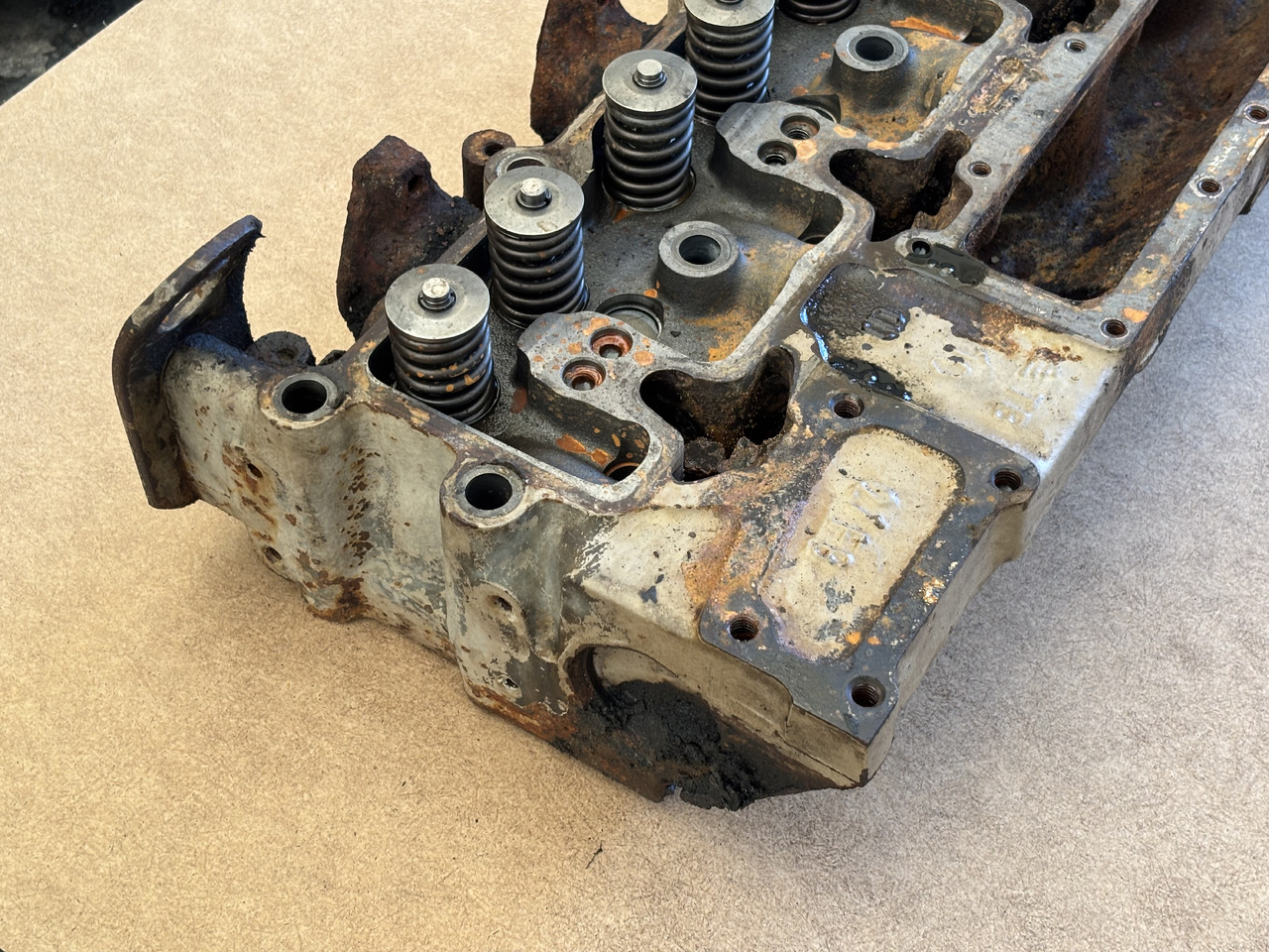 Cummins 6CT 6CT8.3 6C8.3 Głowica Cylindra j925642 3936180 - Cylinder head: picture 2 Cummins 6CT 6CT8.3 6C8.3 Głowica Cylindra j925642 3936180 - Cylinder head: picture 2