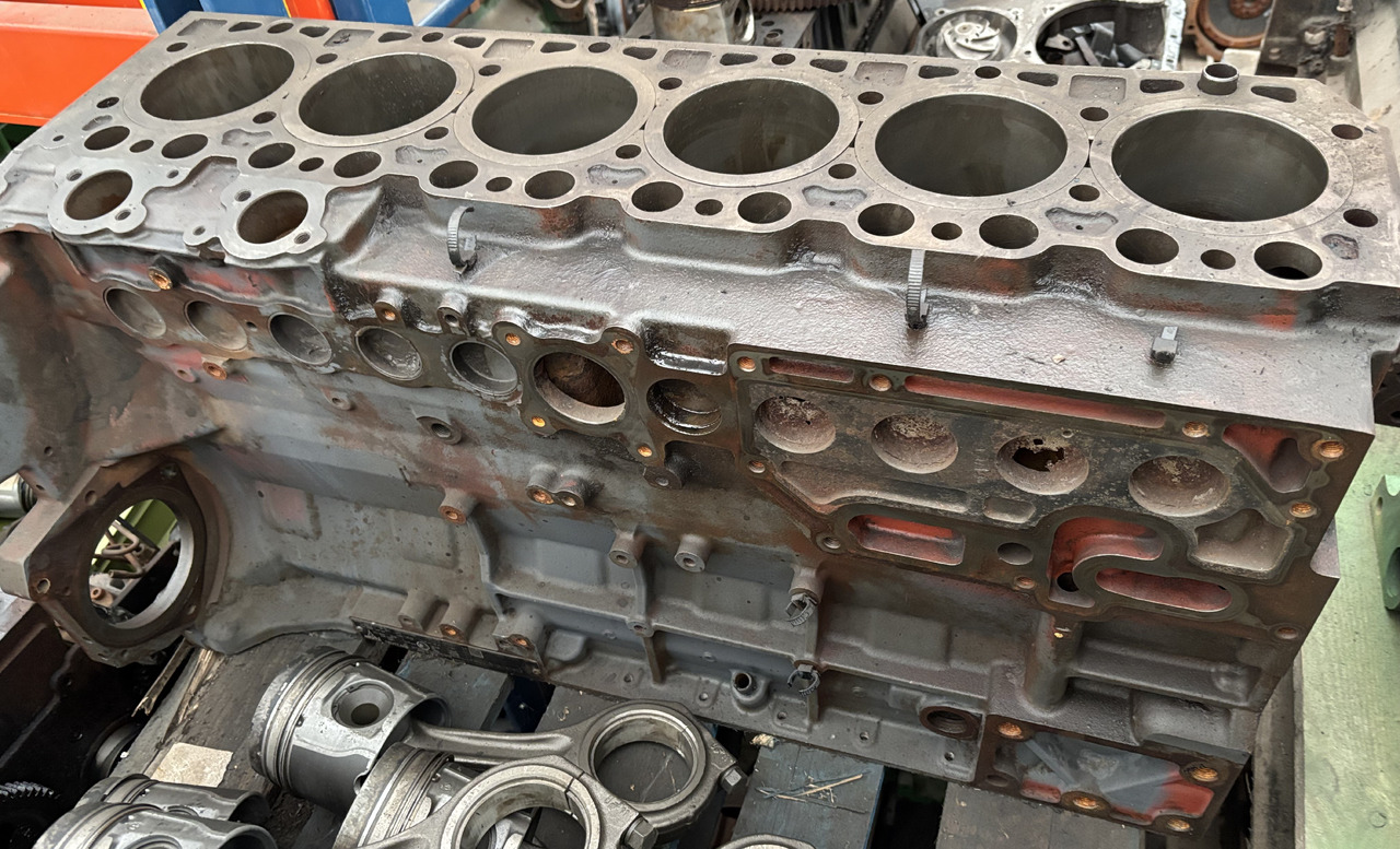 DEUTZ TCD2013L064V TCD 2013 L06 4V 04905375 Blok Silnika - Cylinder block for Agricultural machinery: picture 5 DEUTZ TCD2013L064V TCD 2013 L06 4V 04905375 Blok Silnika - Cylinder block for Agricultural machinery: picture 5