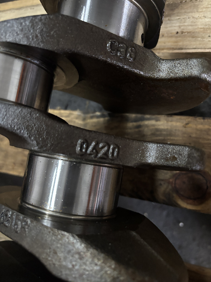 Deutz BF6M1012 - wał korbowy 04204215R 02929935 - Crankshaft for Agricultural machinery: picture 1 Deutz BF6M1012 - wał korbowy 04204215R 02929935 - Crankshaft for Agricultural machinery: picture 1