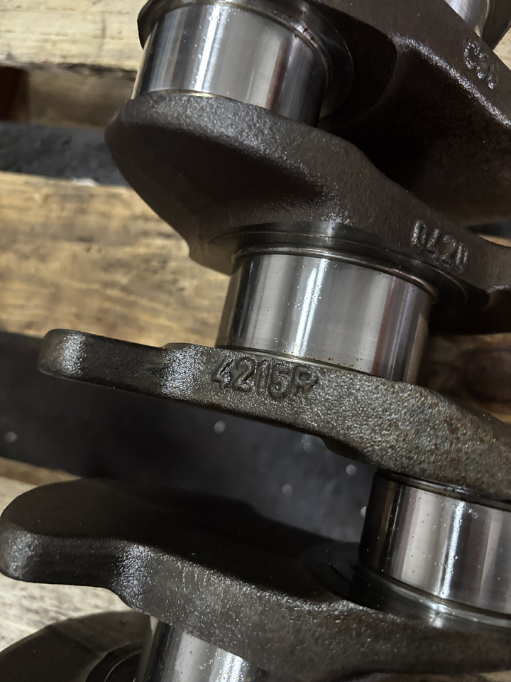 Deutz BF6M1012 - wał korbowy 04204215R 02929935 - Crankshaft for Agricultural machinery: picture 2 Deutz BF6M1012 - wał korbowy 04204215R 02929935 - Crankshaft for Agricultural machinery: picture 2