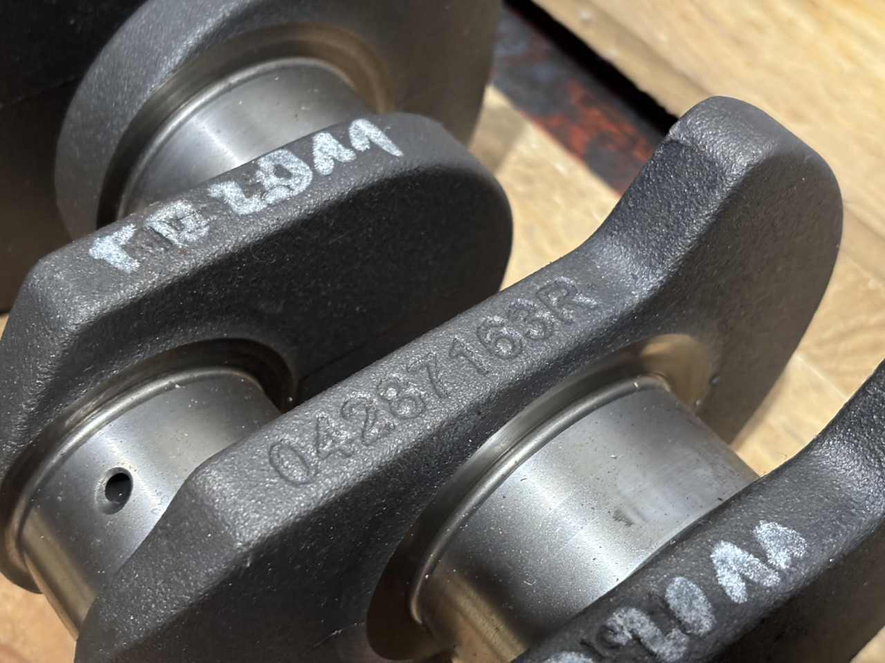 Deutz TCD 2011 04287163R Wał korbowy - Crankshaft for Agricultural machinery: picture 1 Deutz TCD 2011 04287163R Wał korbowy - Crankshaft for Agricultural machinery: picture 1