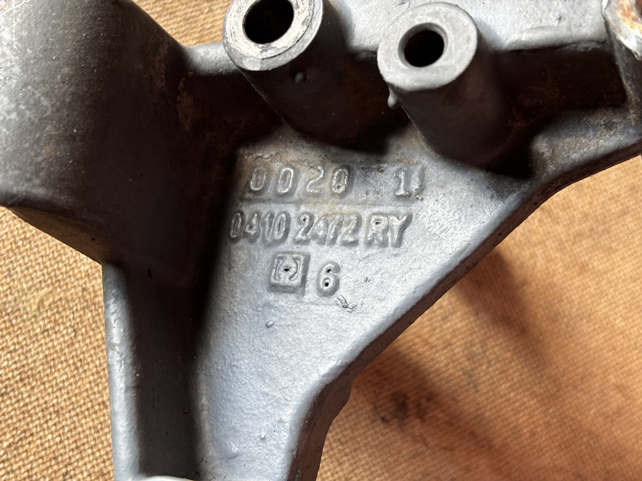 Deutz TD2011 D2011 D2011L04W Uchwyt Alternatora 04102472 04102472R - Alternator for Agricultural machinery: picture 2 Deutz TD2011 D2011 D2011L04W Uchwyt Alternatora 04102472 04102472R - Alternator for Agricultural machinery: picture 2