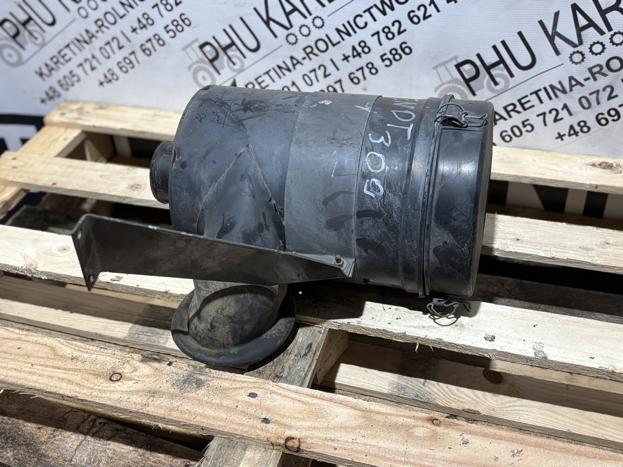 Fendt 309 Obudowa Filtra Powietrza - Air filter for Agricultural machinery: picture 1 Fendt 309 Obudowa Filtra Powietrza - Air filter for Agricultural machinery: picture 1