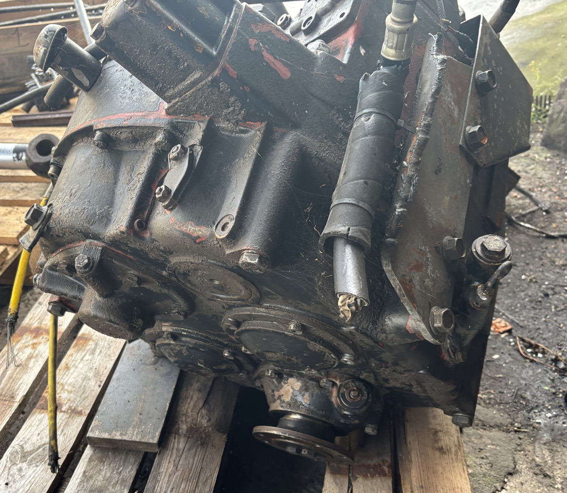 HANOMAG 422 Skrzynia Biegów do ładowarki kołowej HANOMAG 55 D - Gearbox for Agricultural machinery: picture 4 HANOMAG 422 Skrzynia Biegów do ładowarki kołowej HANOMAG 55 D - Gearbox for Agricultural machinery: picture 4