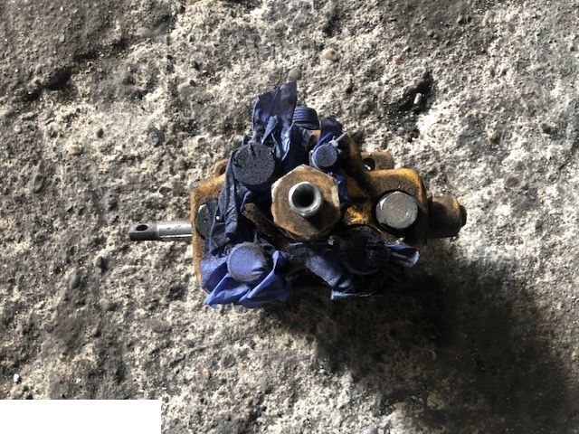 JCB 4cx - Rozdzielacz Wysuwu Ramienia - Hydraulic valve for Backhoe loader: picture 2 JCB 4cx - Rozdzielacz Wysuwu Ramienia - Hydraulic valve for Backhoe loader: picture 2