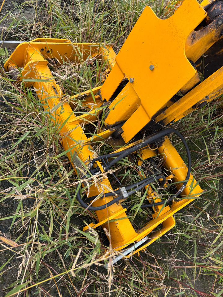 JCB 527-58 Karetka Q-Fit - Quick coupler: picture 1 JCB 527-58 Karetka Q-Fit - Quick coupler: picture 1