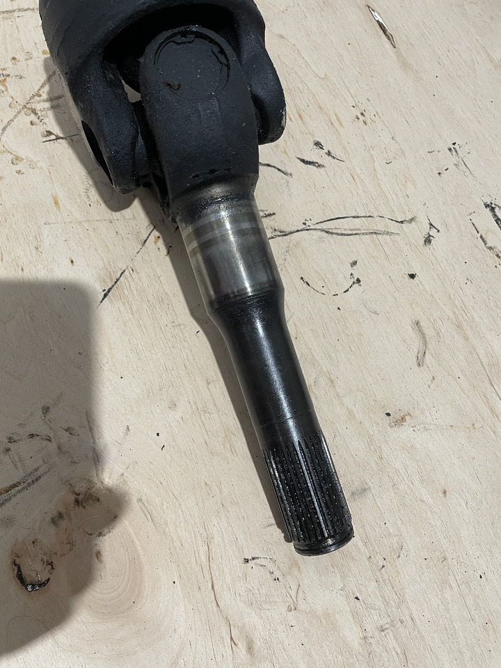 JCB 531 535 533 540 541 550 - Półoś Przednia 914/90640 - Drive shaft for Agricultural machinery: picture 4 JCB 531 535 533 540 541 550 - Półoś Przednia 914/90640 - Drive shaft for Agricultural machinery: picture 4