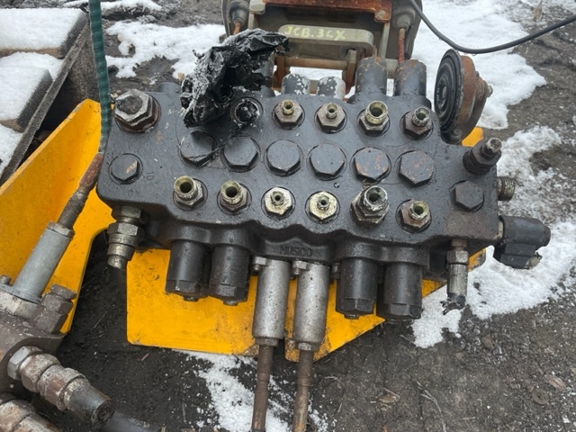 Jcb 3cx rozdzielacz hydrauliczny tylni - Hydraulic valve for Agricultural machinery: picture 2 Jcb 3cx rozdzielacz hydrauliczny tylni - Hydraulic valve for Agricultural machinery: picture 2
