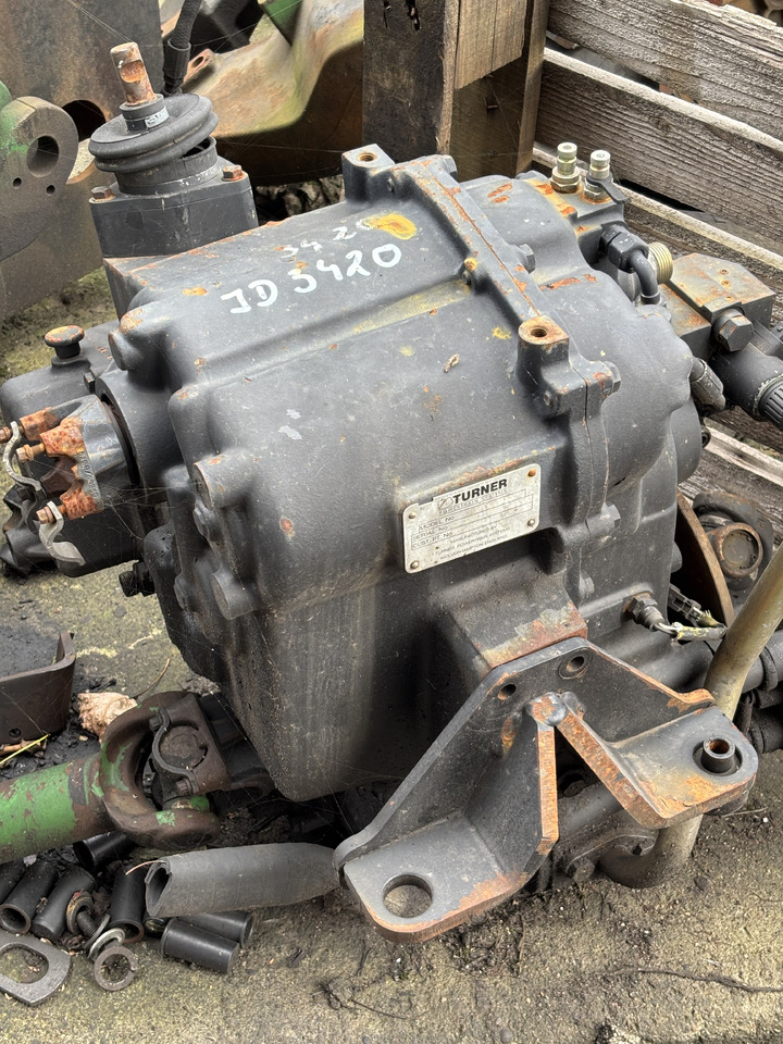 John Deere 3200 3215 3220 3415 3420 Skrzynia Biegów TURNER COM-T4-2030 AZ54187 - Gearbox for Agricultural machinery: picture 1 John Deere 3200 3215 3220 3415 3420 Skrzynia Biegów TURNER COM-T4-2030 AZ54187 - Gearbox for Agricultural machinery: picture 1