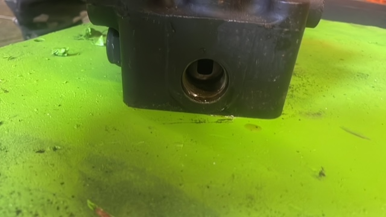John Deere 4400 , 4500 Matbtro ts270 ts 280 zawór pierwszeństwa , zawór priorytetu - Hydraulic valve for Agricultural machinery: picture 5 John Deere 4400 , 4500 Matbtro ts270 ts 280 zawór pierwszeństwa , zawór priorytetu - Hydraulic valve for Agricultural machinery: picture 5