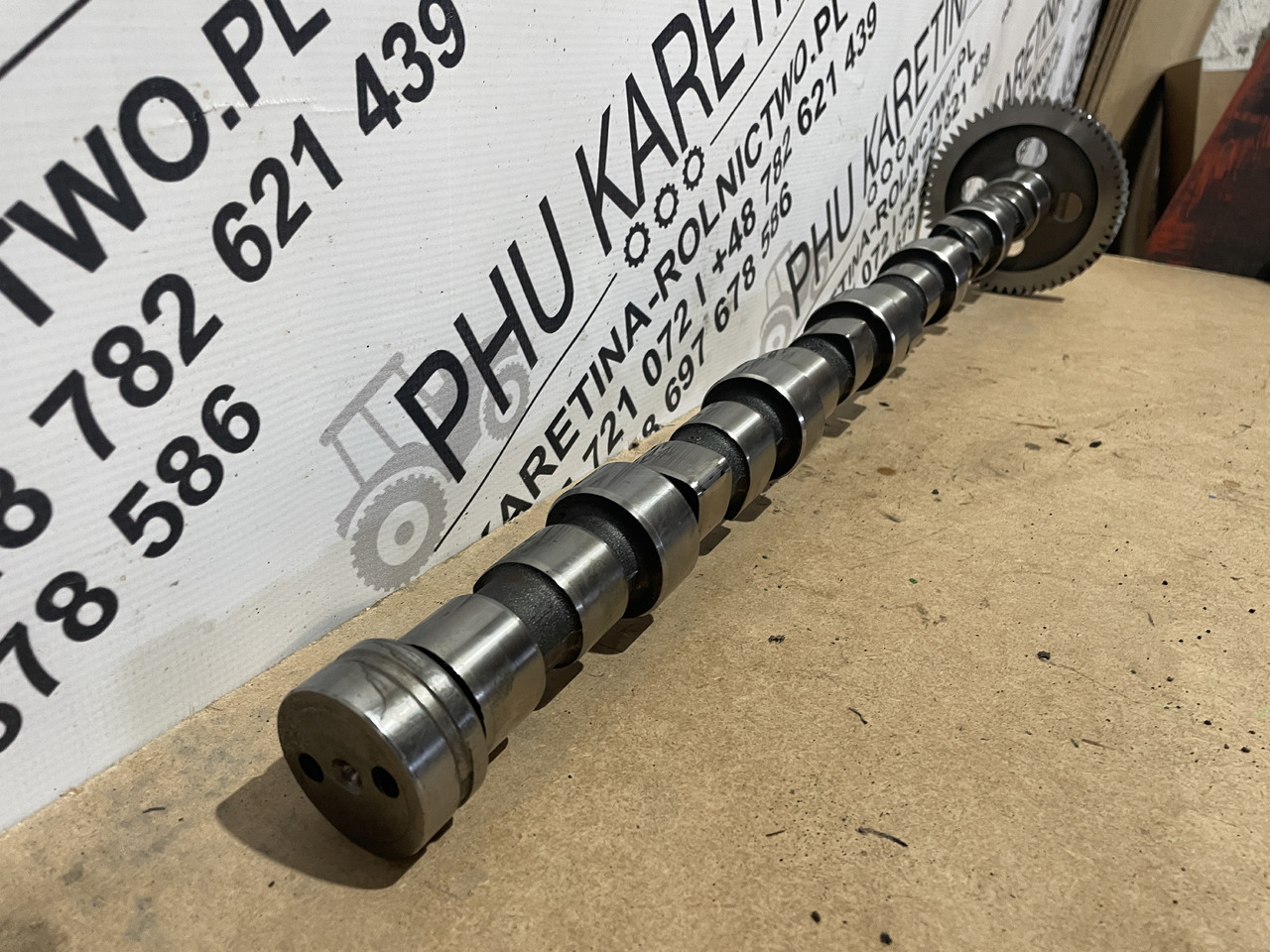John Deere 6068 - wałek rozrządu RE557329 RE557328 R544004 - Camshaft for Agricultural machinery: picture 1 John Deere 6068 - wałek rozrządu RE557329 RE557328 R544004 - Camshaft for Agricultural machinery: picture 1