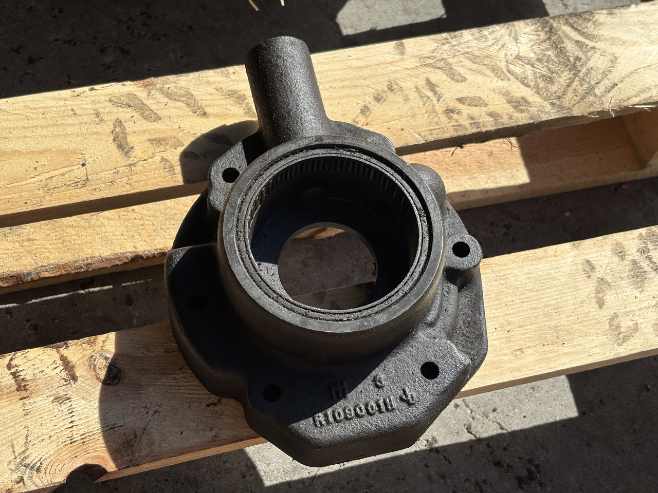 John Deere 6110 6130 6810 6910 7530 Obudowa Pompy Oleju Olejowej R109001 AL239894 - Oil pump for Agricultural machinery: picture 1 John Deere 6110 6130 6810 6910 7530 Obudowa Pompy Oleju Olejowej R109001 AL239894 - Oil pump for Agricultural machinery: picture 1