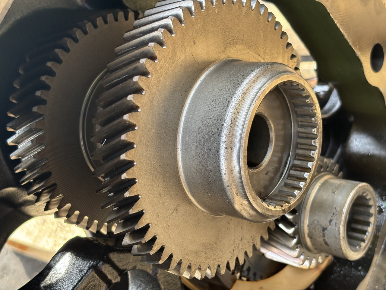 John Deere 6630 Obudowa skrzyni biegów L102062 AL201023 L156144 L155896 L175916 - Gearbox and parts for Agricultural machinery: picture 2 John Deere 6630 Obudowa skrzyni biegów L102062 AL201023 L156144 L155896 L175916 - Gearbox and parts for Agricultural machinery: picture 2