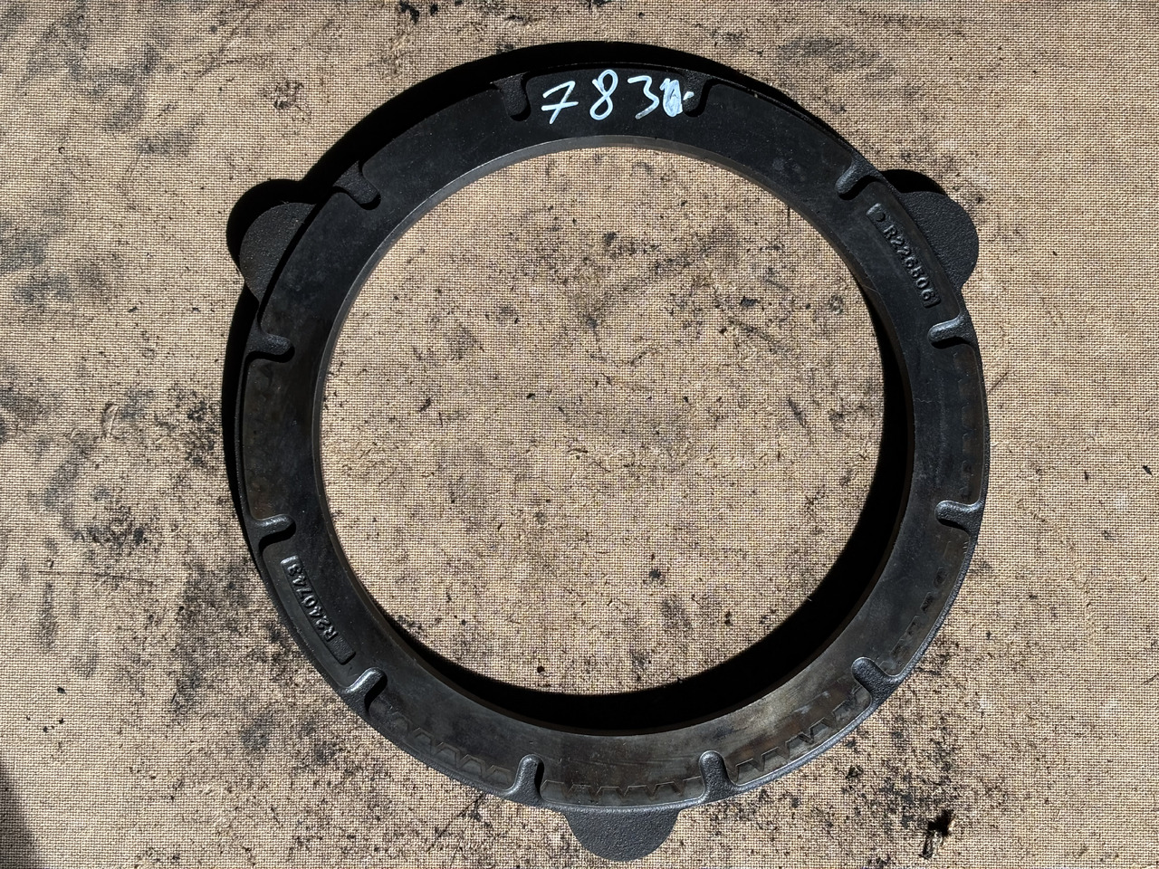 John Deere 7200 7230 7630 7830 7930 7M 230 Docisk Hamulca Płytka R226506 R240743 - Brake disc for Agricultural machinery: picture 1 John Deere 7200 7230 7630 7830 7930 7M 230 Docisk Hamulca Płytka R226506 R240743 - Brake disc for Agricultural machinery: picture 1