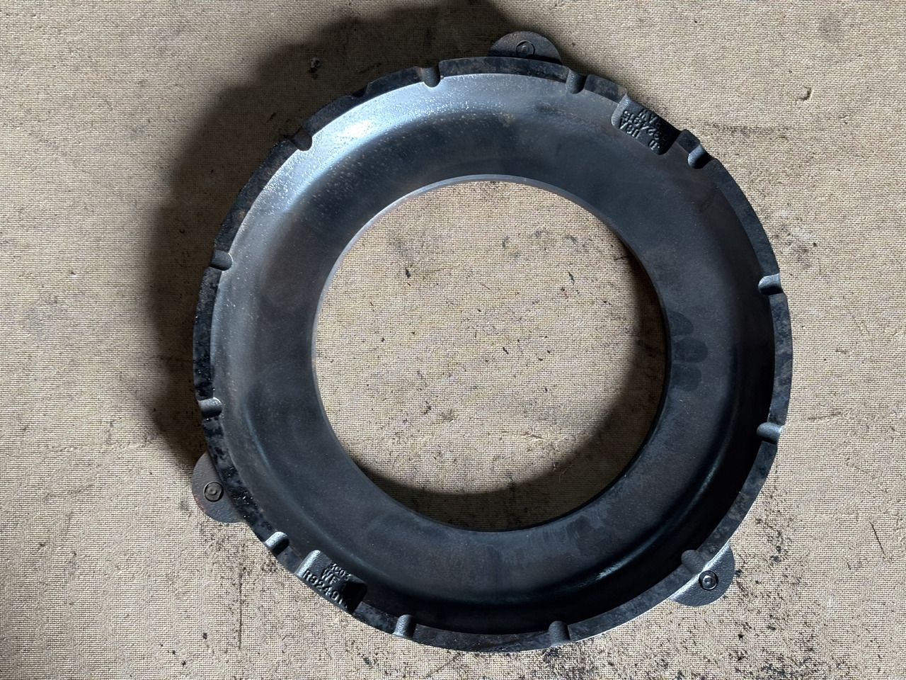 John Deere 7210 7230 7250 7R330 7R350 Docisk Hamulca Płytka R324914 - Brake parts for Agricultural machinery: picture 1 John Deere 7210 7230 7250 7R330 7R350 Docisk Hamulca Płytka R324914 - Brake parts for Agricultural machinery: picture 1