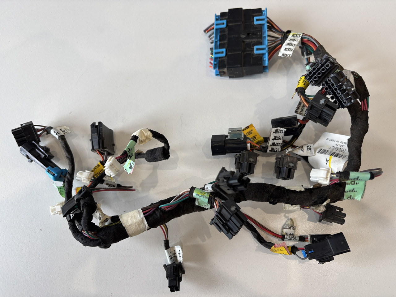 John Deere seria 6000 7000 8000 R - wiązka el. podłokietnika CommandARM RE566687 - Cables/ Wire harness for Agricultural machinery: picture 2 John Deere seria 6000 7000 8000 R - wiązka el. podłokietnika CommandARM RE566687 - Cables/ Wire harness for Agricultural machinery: picture 2