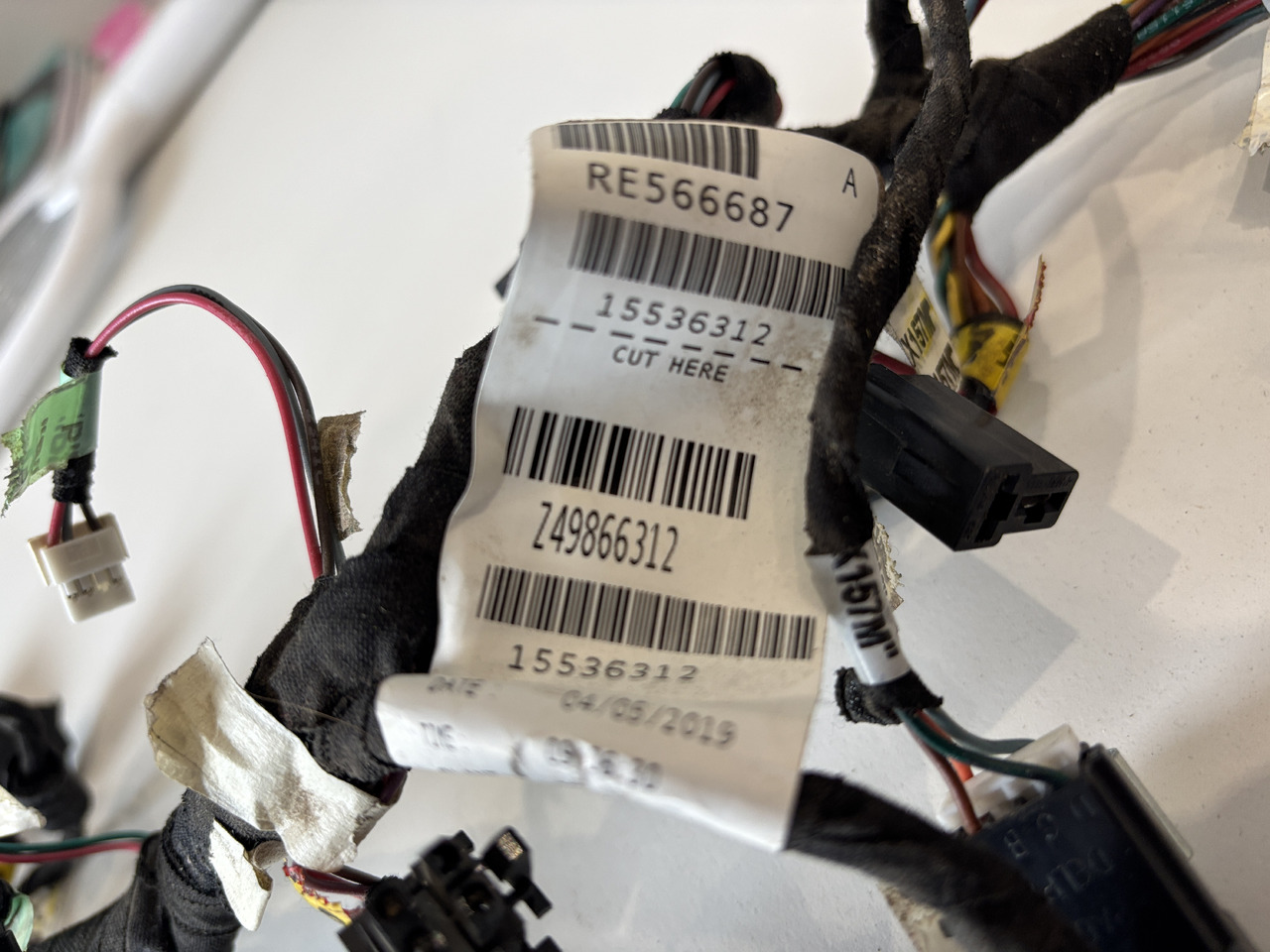 John Deere seria 6000 7000 8000 R - wiązka el. podłokietnika CommandARM RE566687 - Cables/ Wire harness for Agricultural machinery: picture 3 John Deere seria 6000 7000 8000 R - wiązka el. podłokietnika CommandARM RE566687 - Cables/ Wire harness for Agricultural machinery: picture 3