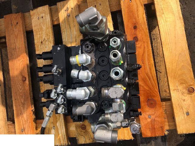 Manitou 627 - Rozdzielacz Hydrauliczny - Hydraulic valve for Agricultural machinery: picture 1 Manitou 627 - Rozdzielacz Hydrauliczny - Hydraulic valve for Agricultural machinery: picture 1
