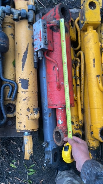 Manitou siłownik poziomowania - Hydraulic cylinder for Telescopic handler: picture 1 Manitou siłownik poziomowania - Hydraulic cylinder for Telescopic handler: picture 1