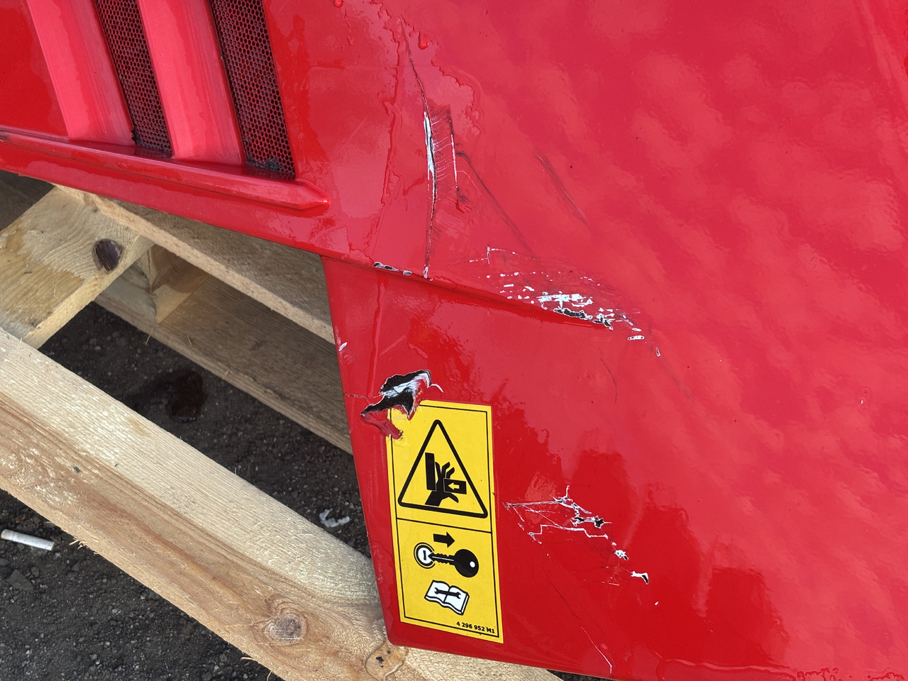 Massey Ferguson 5613 Obudowa Silnika Boczna Prawa - Body and exterior for Agricultural machinery: picture 3 Massey Ferguson 5613 Obudowa Silnika Boczna Prawa - Body and exterior for Agricultural machinery: picture 3